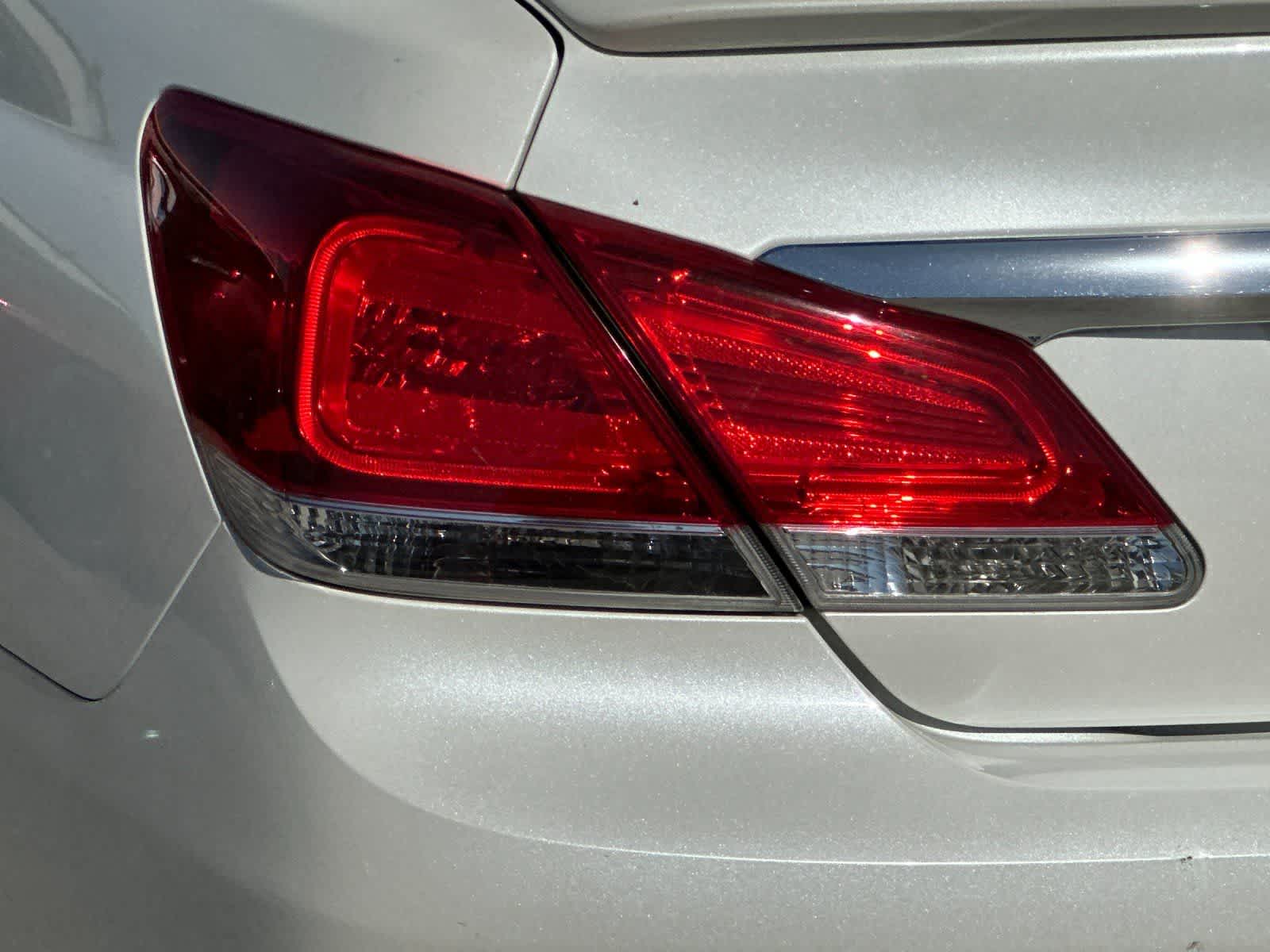 Thumbnail: 2011 Toyota Avalon - 28