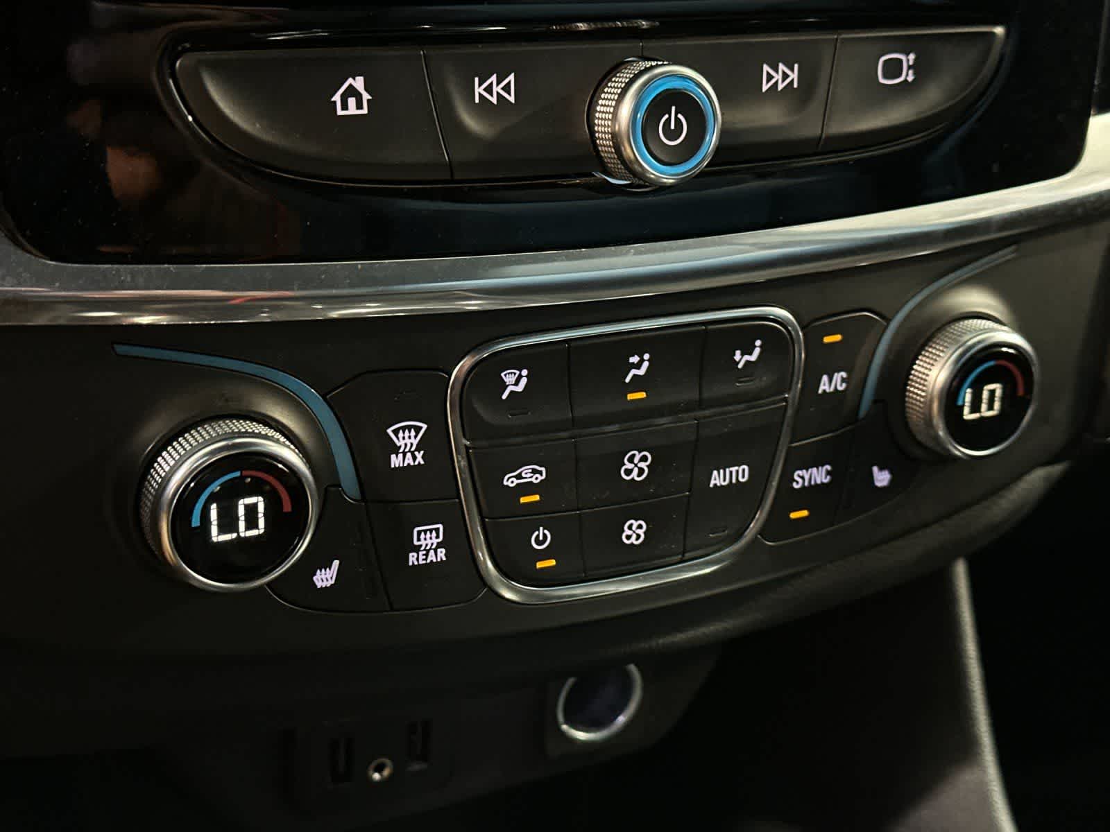 Thumbnail: 2022 Chevrolet Traverse - 22