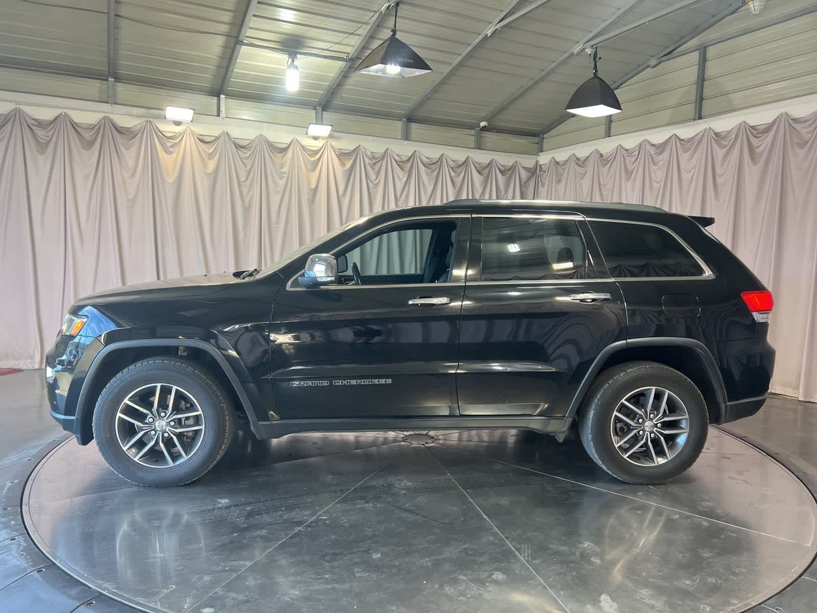 Thumbnail: 2017 Jeep Grand Cherokee - 4