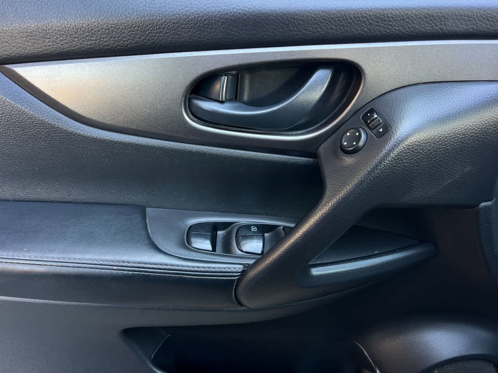 Thumbnail: 2020 Nissan Rogue Sport - 13