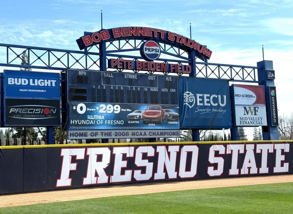 Thumbnail: 2023 Genesis GV70 - 29