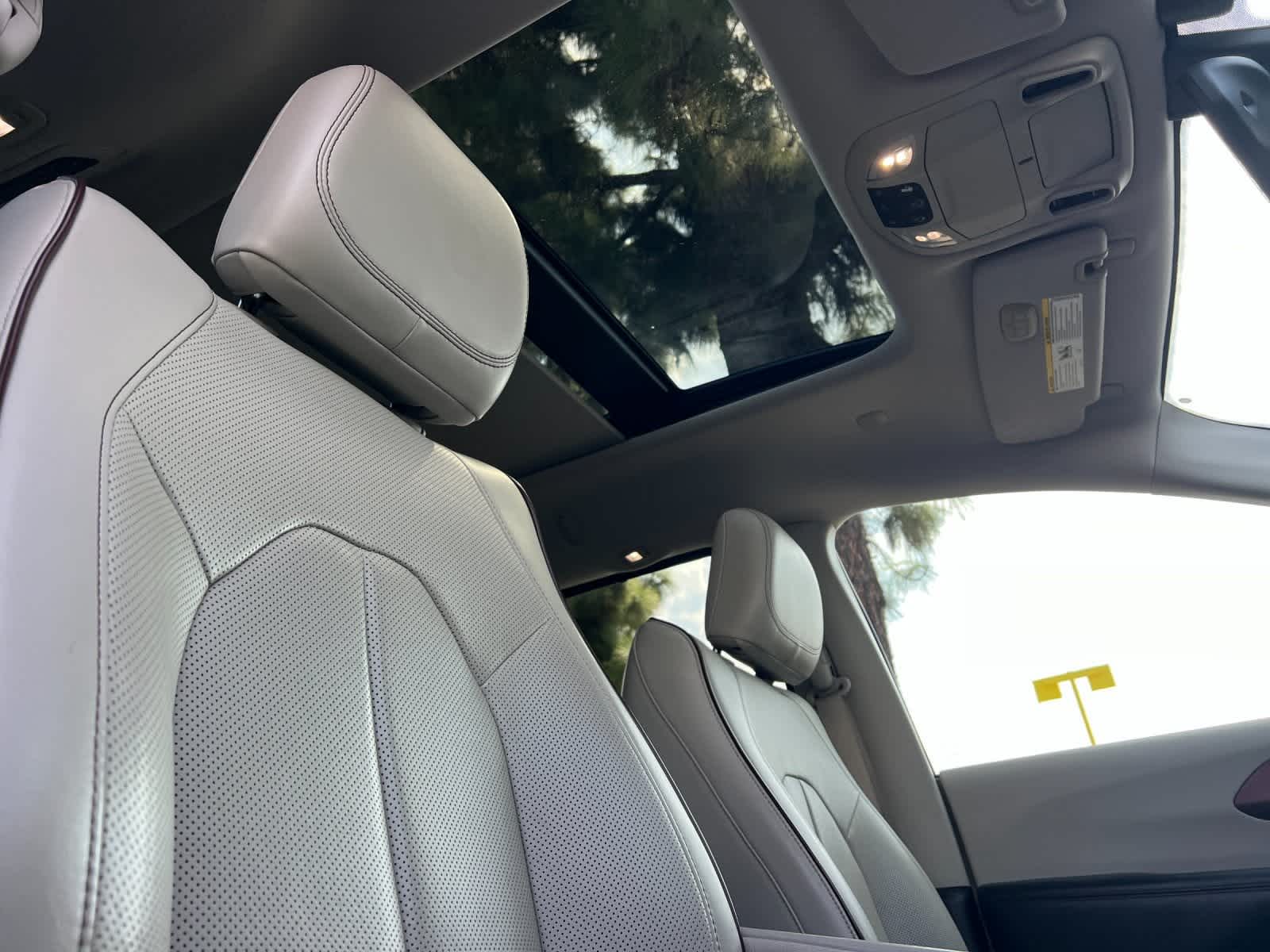 Thumbnail: 2017 Chrysler Pacifica - 18