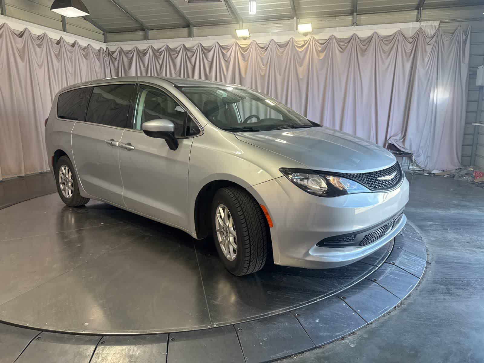 Thumbnail: 2023 Chrysler Voyager - 3