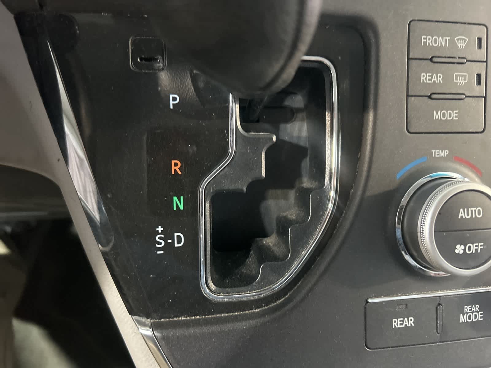 Thumbnail: 2017 Toyota Sienna - 27