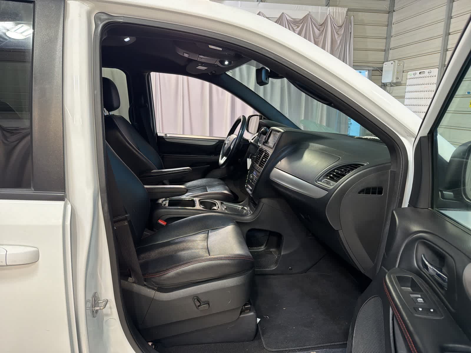 Thumbnail: 2019 Dodge Grand Caravan - 18