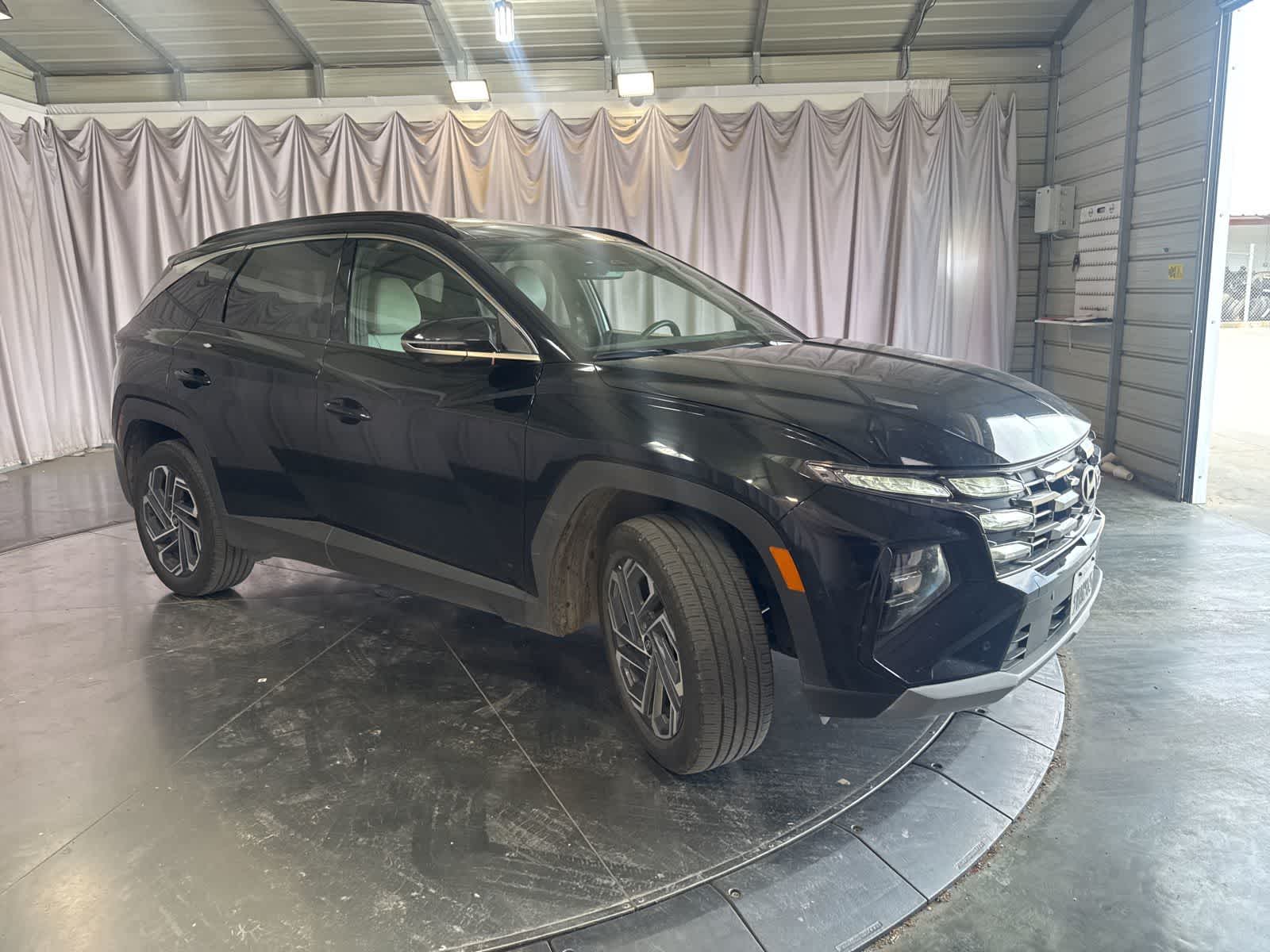 2025 Hyundai Tucson Hybrid Limited photo 2