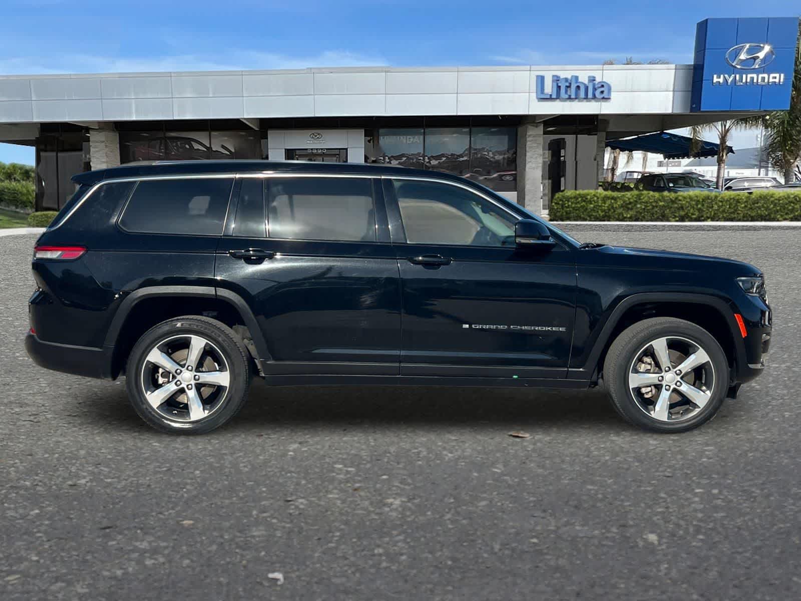 Thumbnail: 2022 Jeep Grand Cherokee L - 8