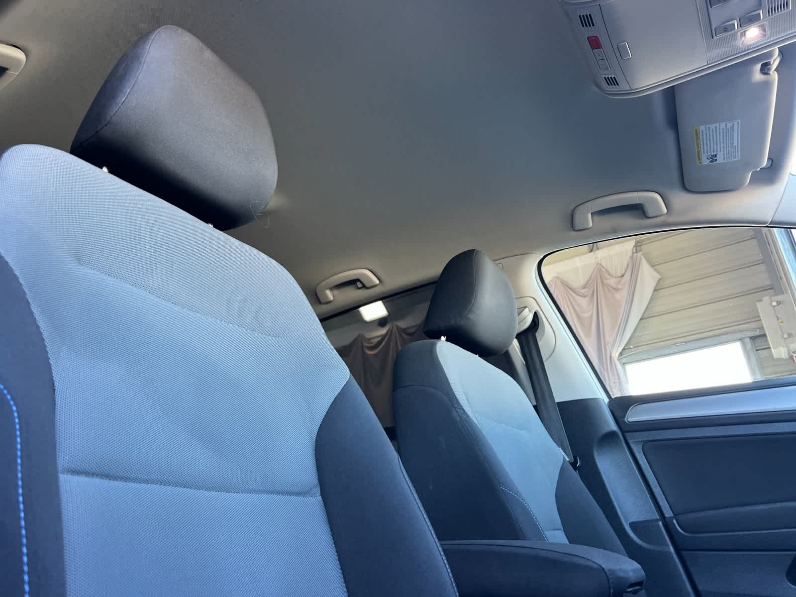 Thumbnail: 2016 Volkswagen e-Golf - 17