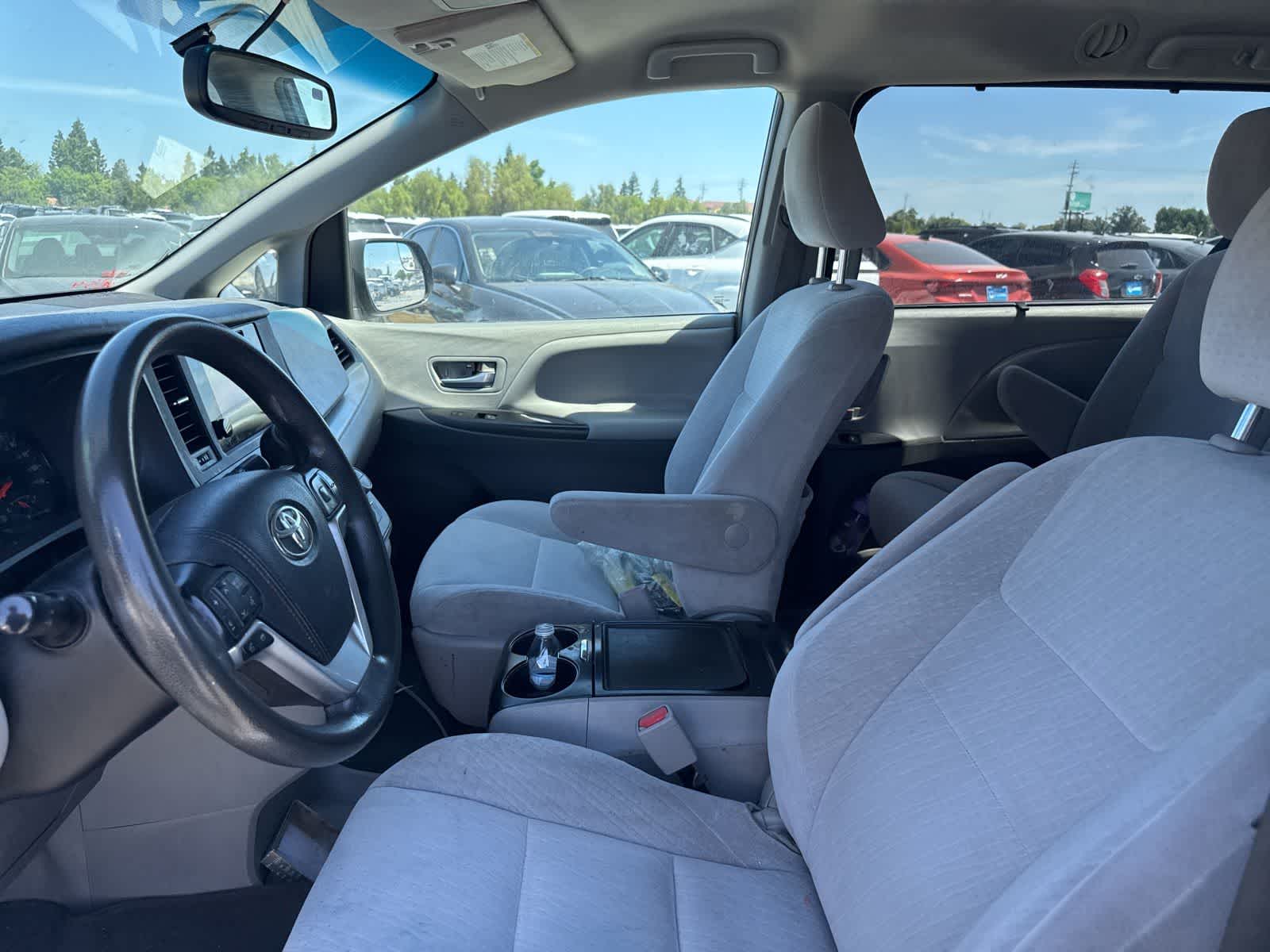 Thumbnail: 2015 Toyota Sienna - 17