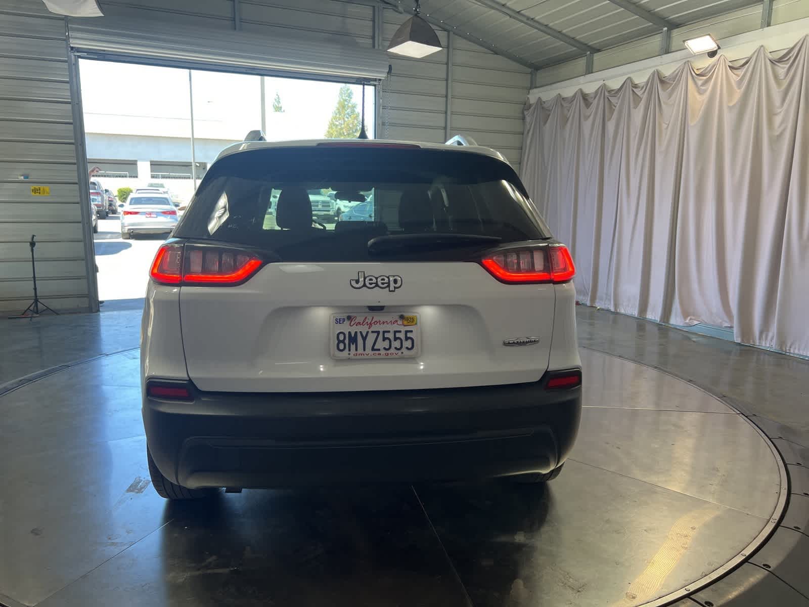 Thumbnail: 2019 Jeep Cherokee - 6