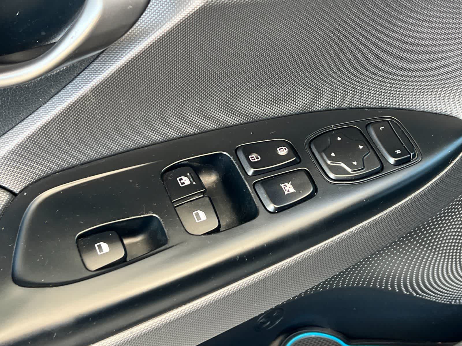 Thumbnail: 2019 Hyundai Veloster - 13