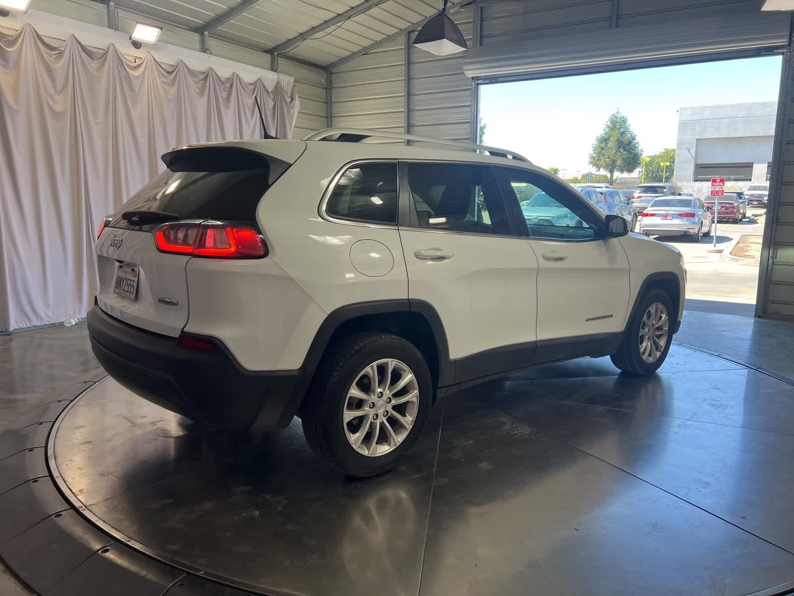Thumbnail: 2019 Jeep Cherokee - 7