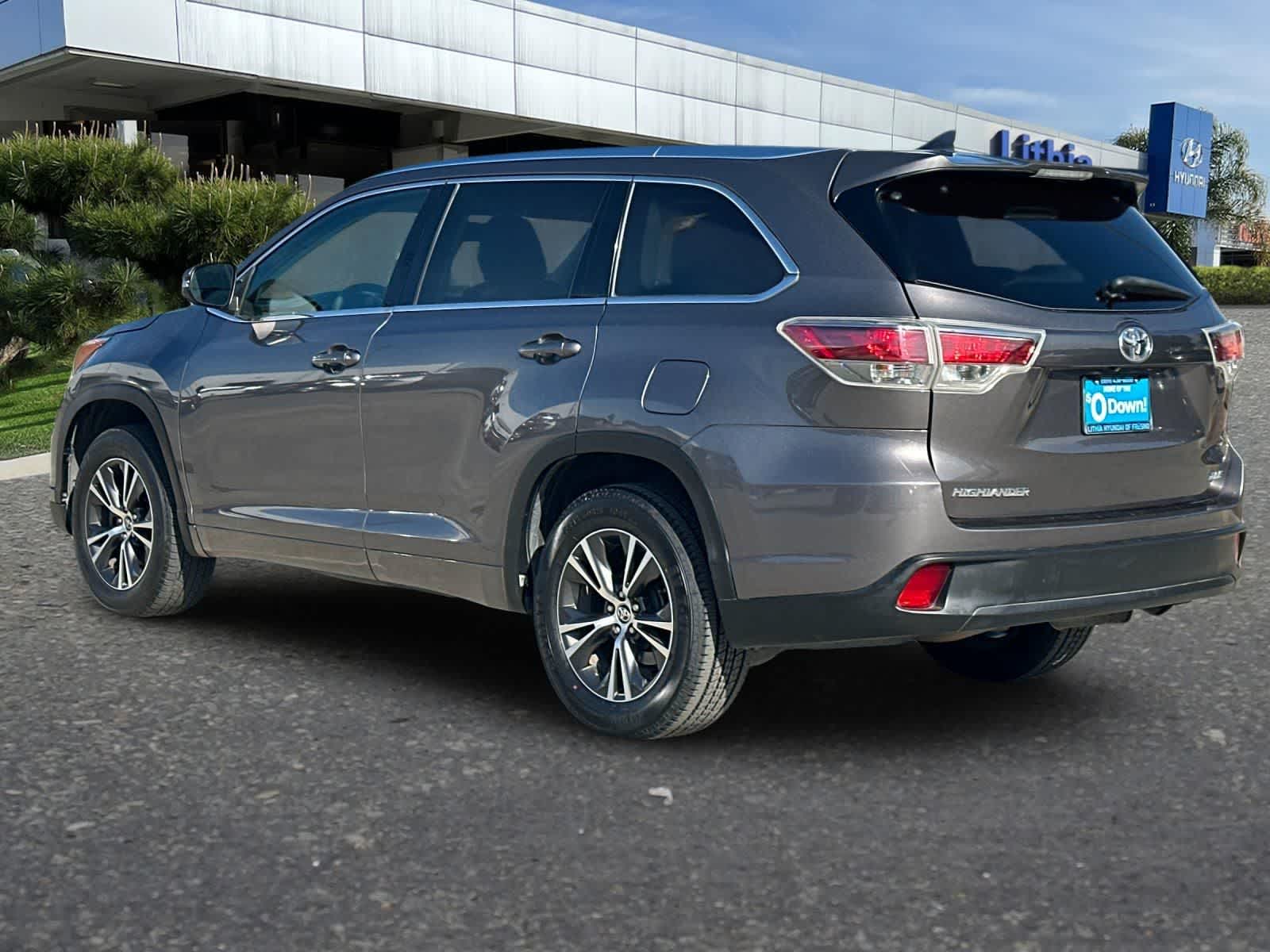 Thumbnail: 2016 Toyota Highlander - 7