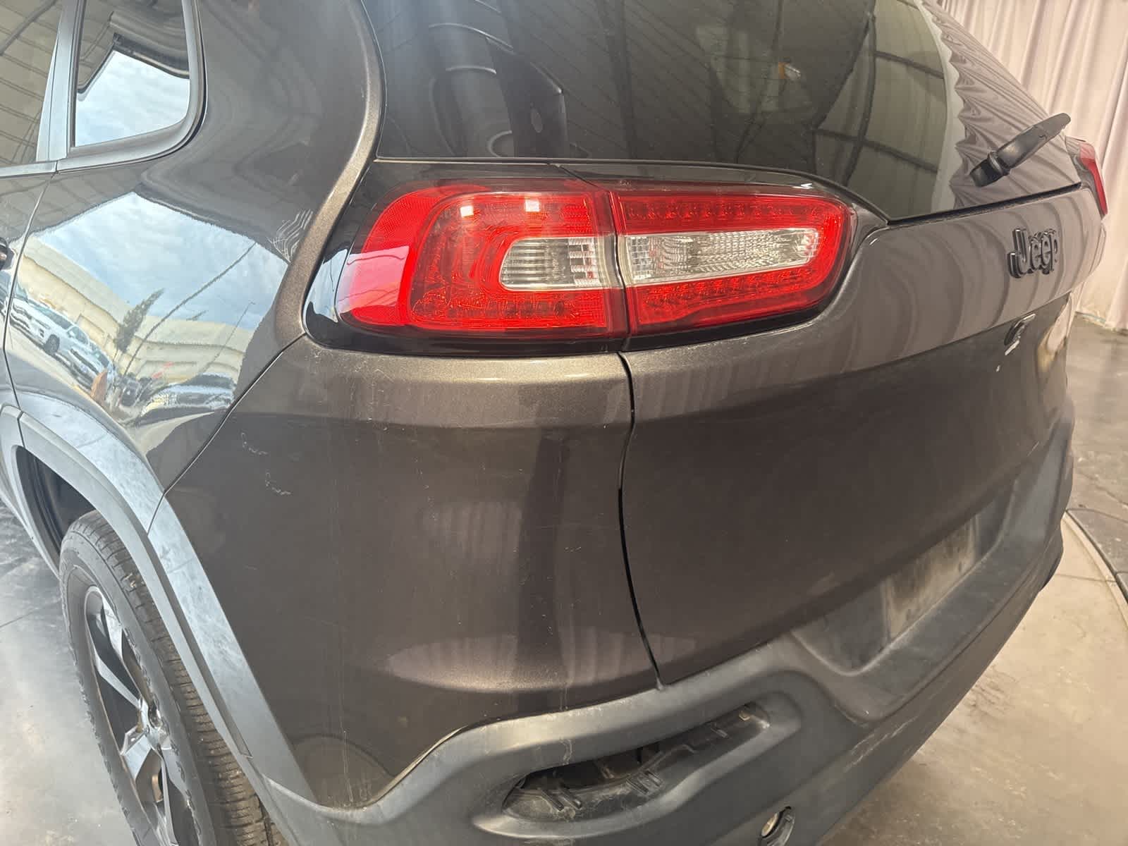 Thumbnail: 2018 Jeep Cherokee - 10