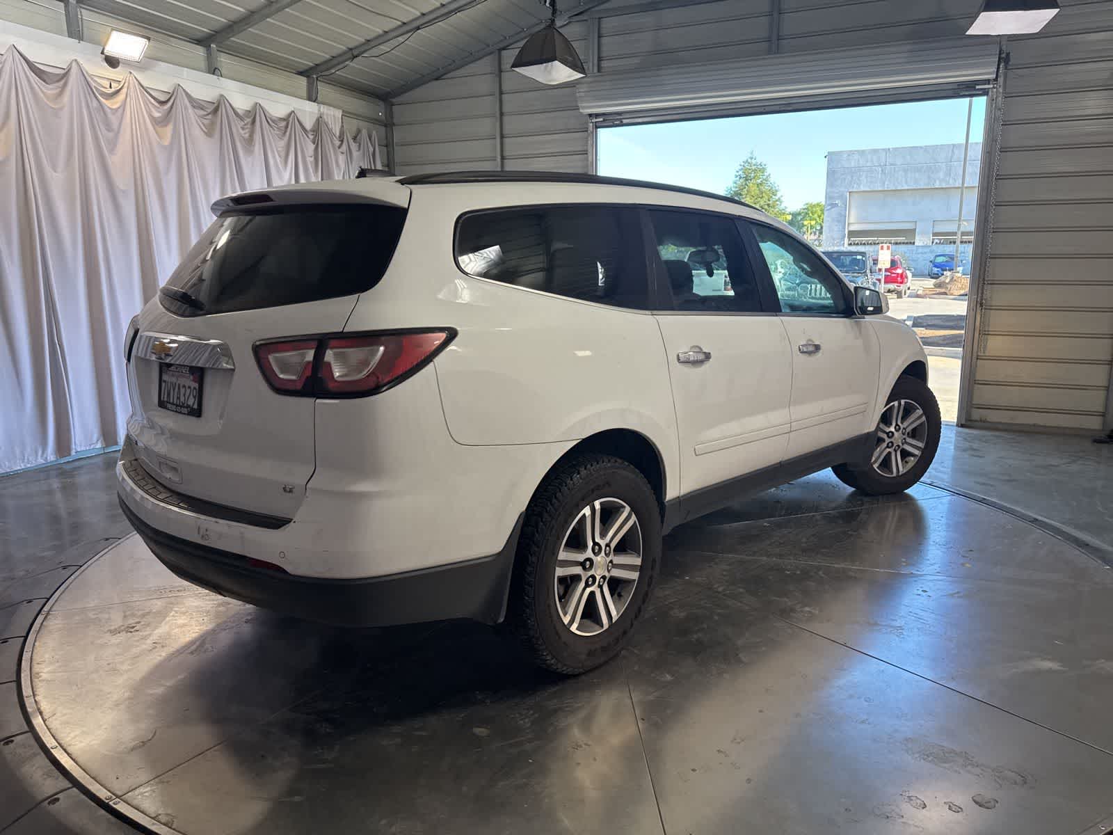 Thumbnail: 2017 Chevrolet Traverse - 4