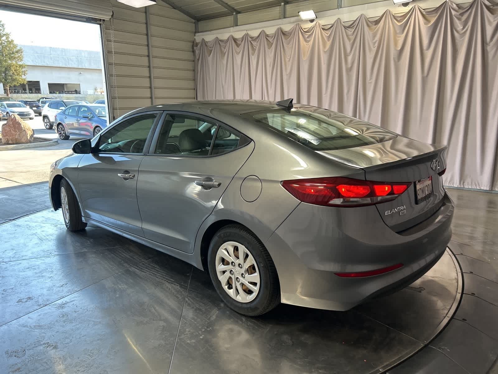 Thumbnail: 2017 Hyundai Elantra - 13