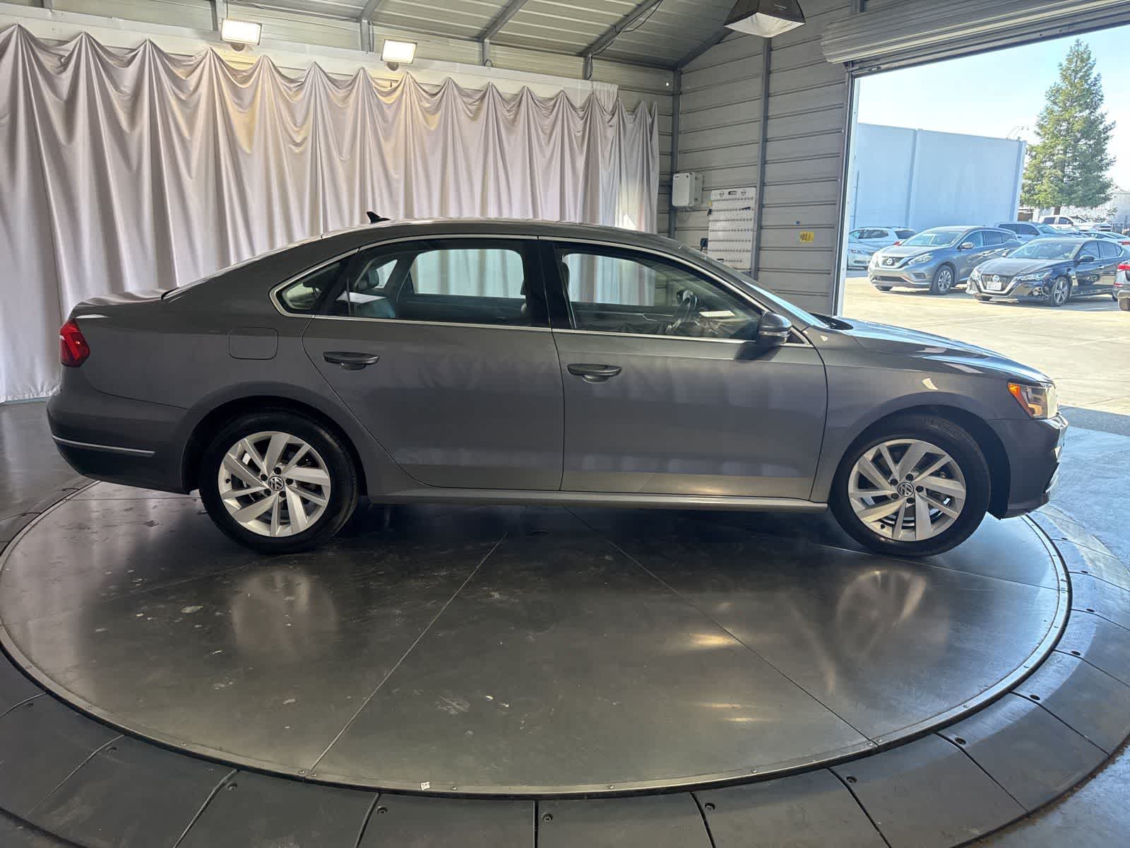 2018 Volkswagen Passat 2.0T SE photo 2