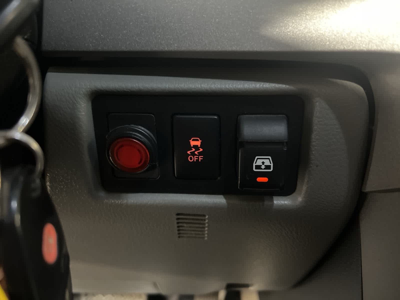 Thumbnail: 2011 Toyota Tundra - 27