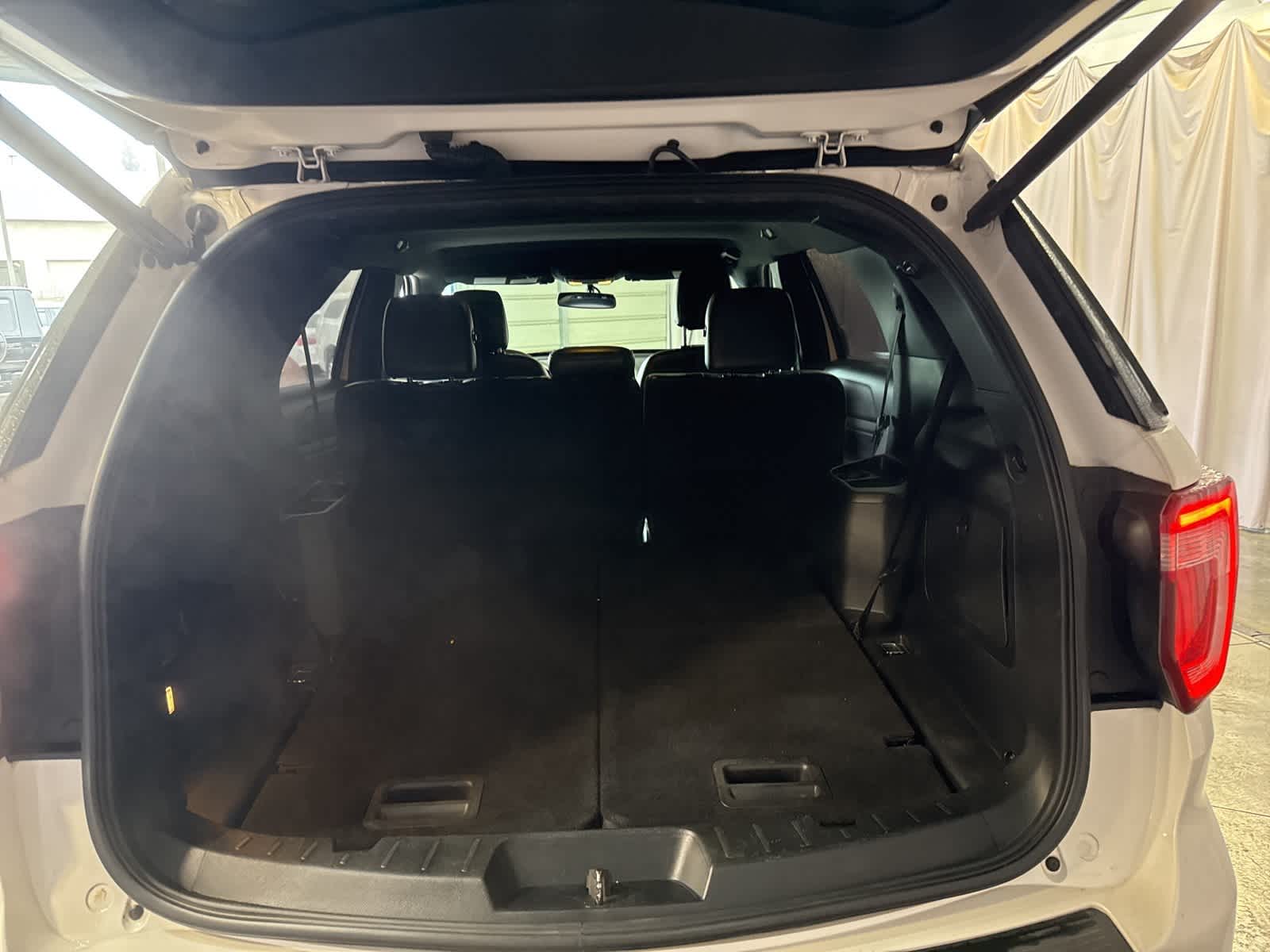 Thumbnail: 2019 Ford Explorer - 14