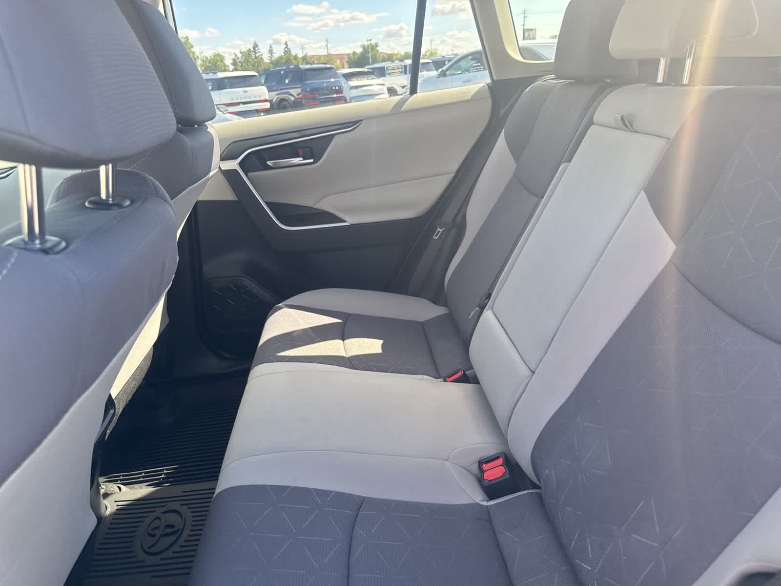 Thumbnail: 2020 Toyota RAV4 - 16