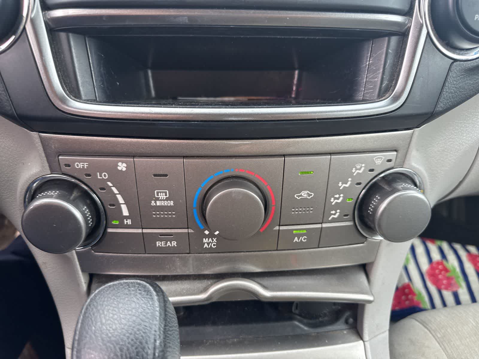 Thumbnail: 2013 Toyota Highlander - 23