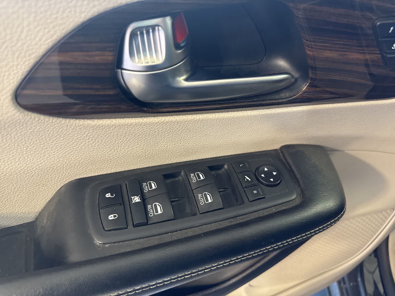 Thumbnail: 2021 Chrysler Pacifica - 14