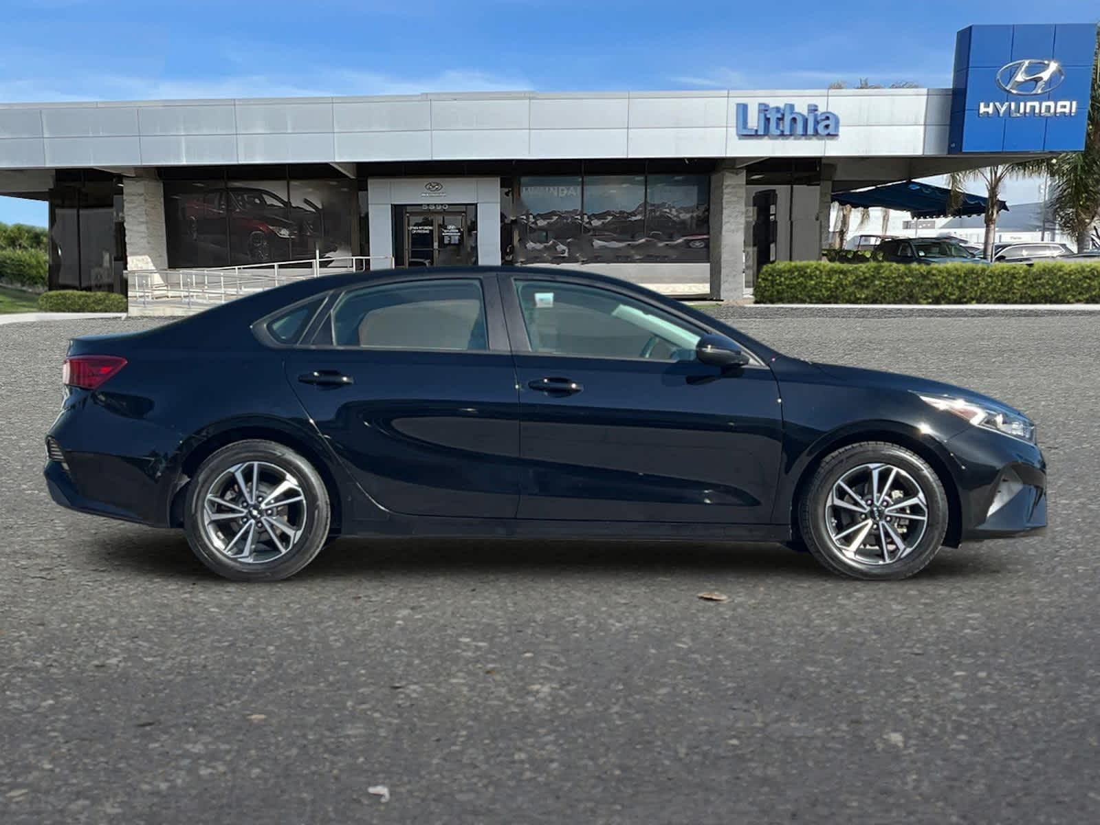 Thumbnail: 2023 Kia Forte - 8