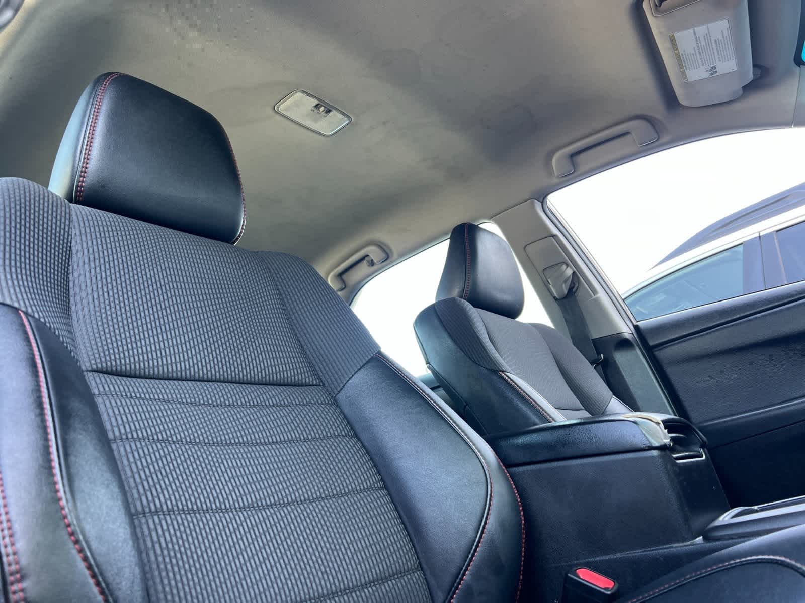 2017 Toyota Camry SE 16