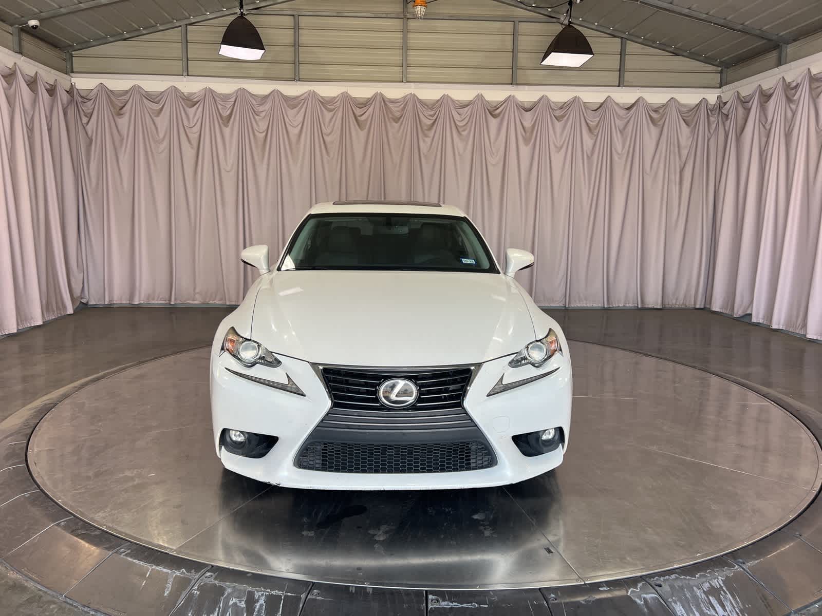 Thumbnail: 2016 Lexus IS - 2