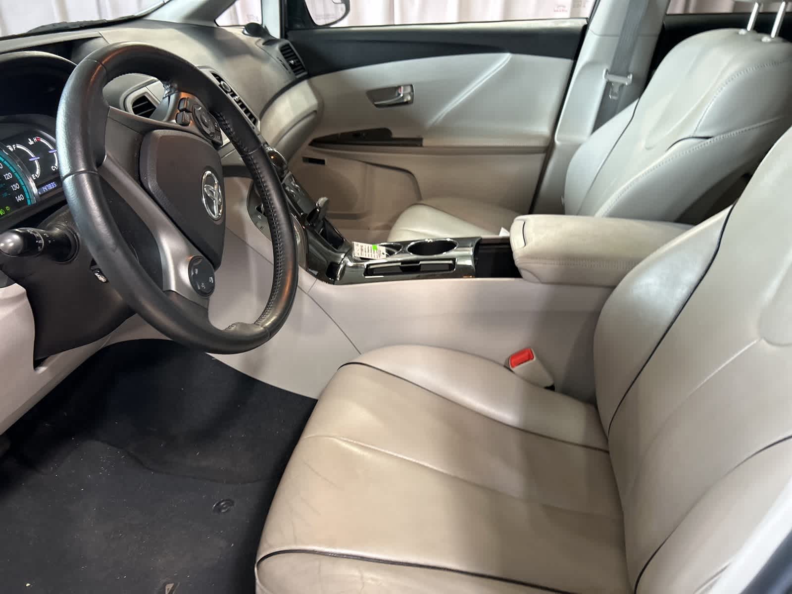 Thumbnail: 2014 Toyota Venza - 24