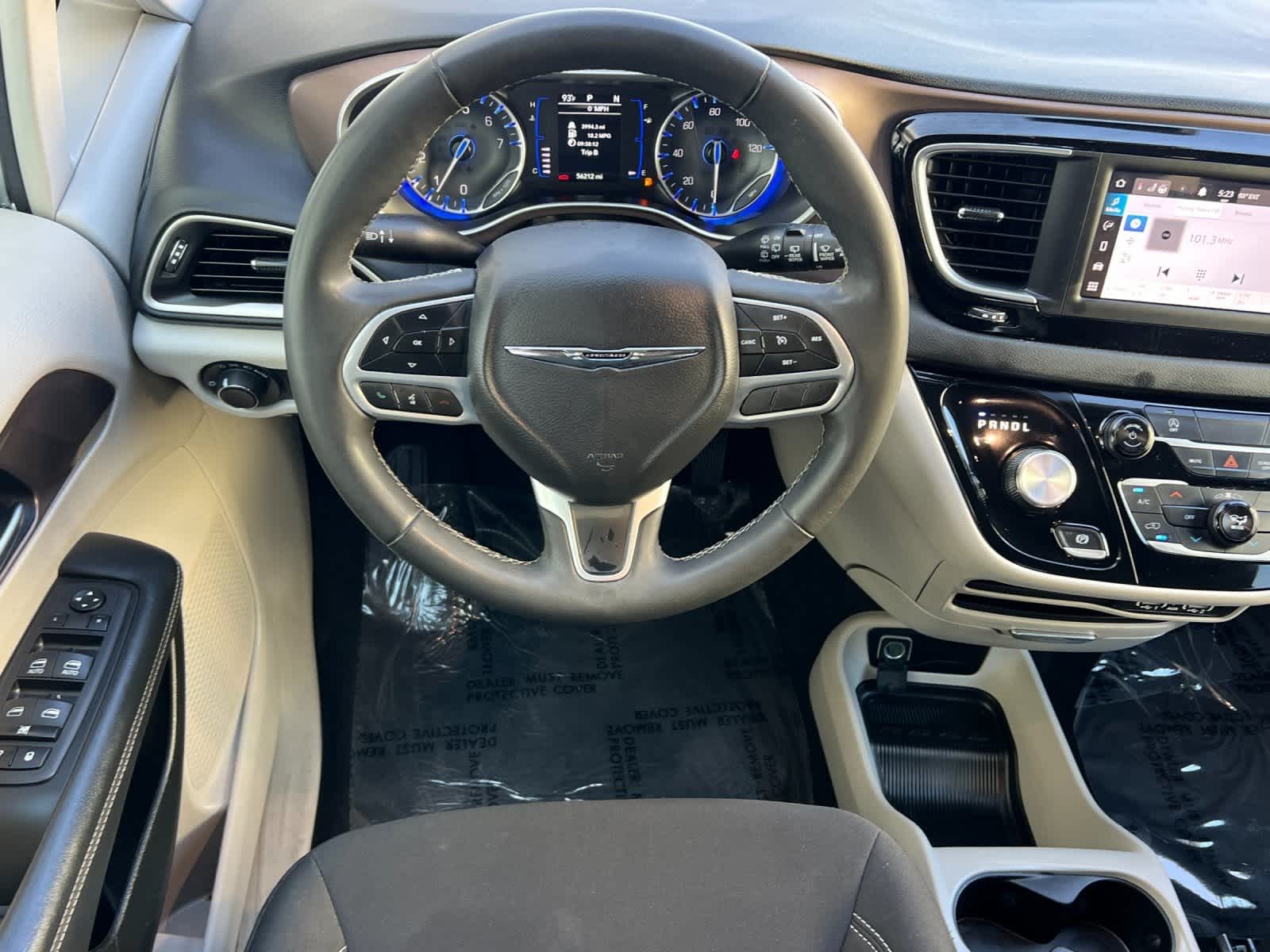 Thumbnail: 2023 Chrysler Voyager - 14