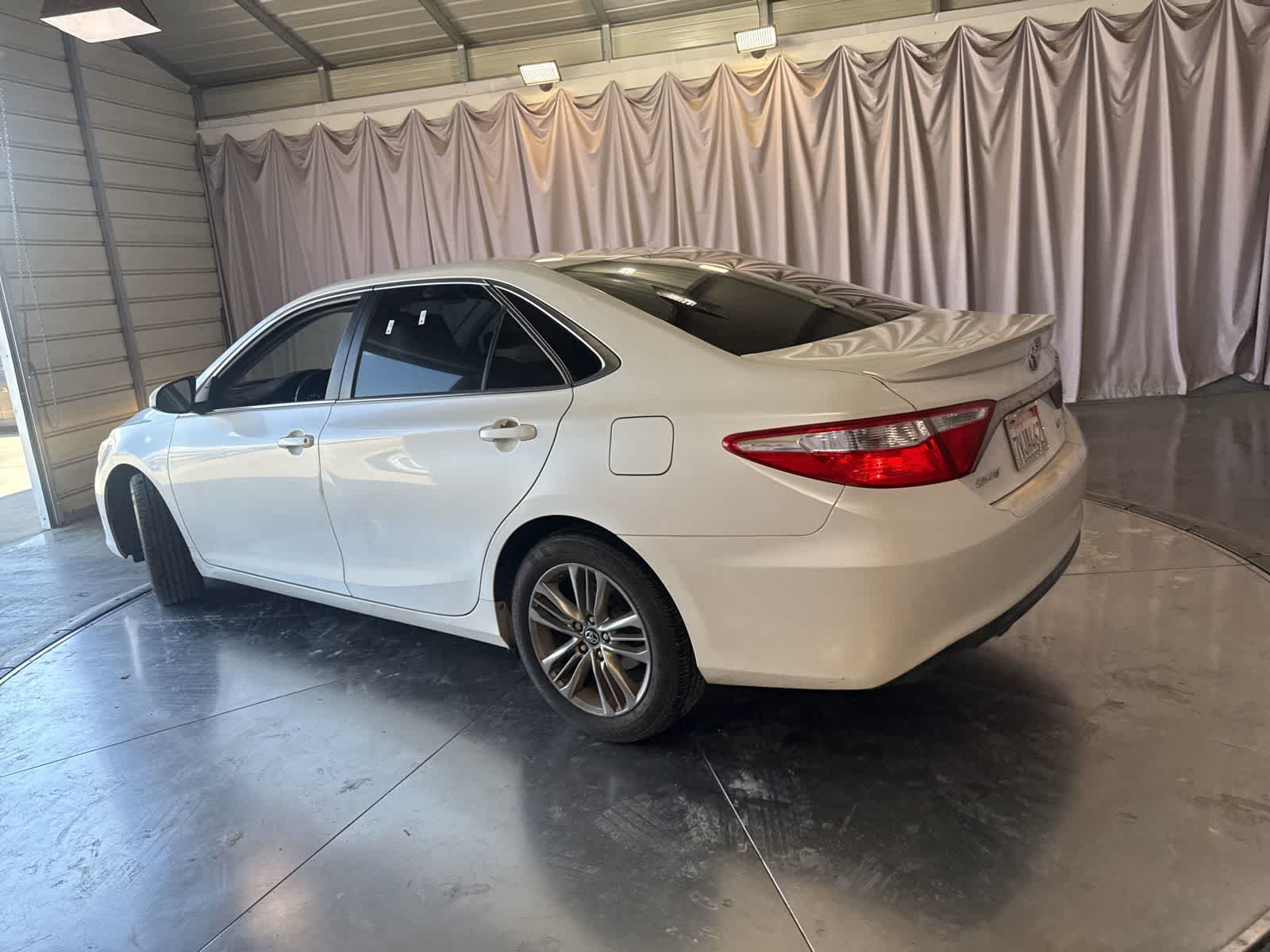 2017 Toyota Camry SE photo 6