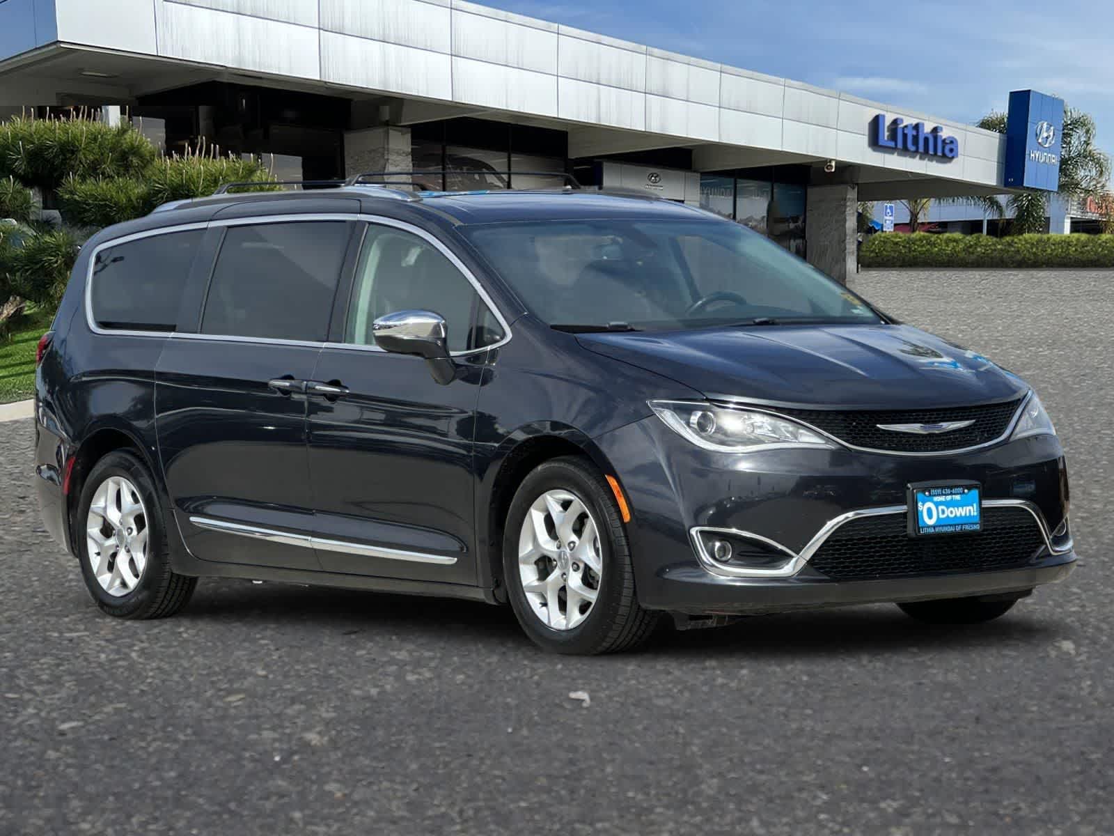 Thumbnail: 2020 Chrysler Pacifica - 10