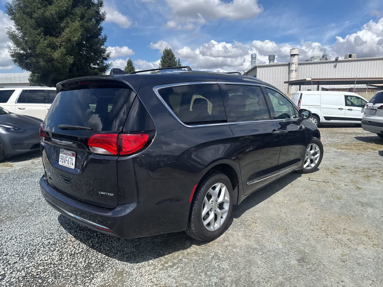 2020 Chrysler Pacifica Limited photo 4