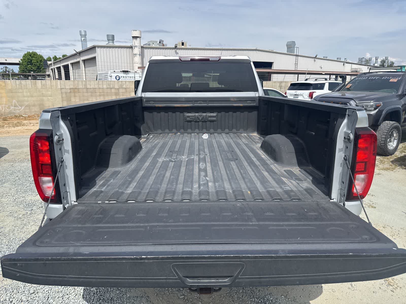 Thumbnail: 2021 GMC Sierra 3500 - 16