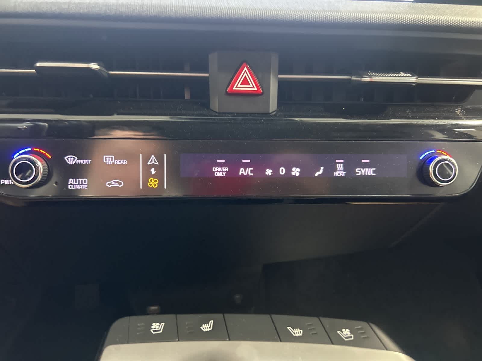 Thumbnail: 2022 Kia EV6 - 27