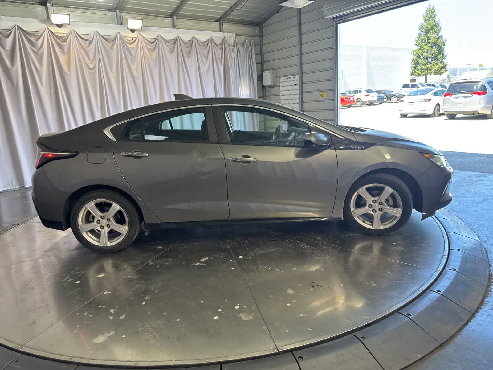 Thumbnail: 2017 Chevrolet Volt - 3