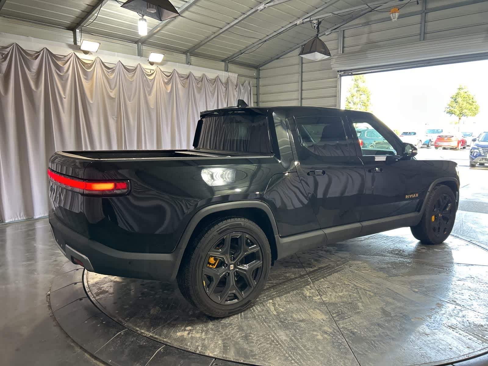 Thumbnail: 2022 Rivian R1T - 9