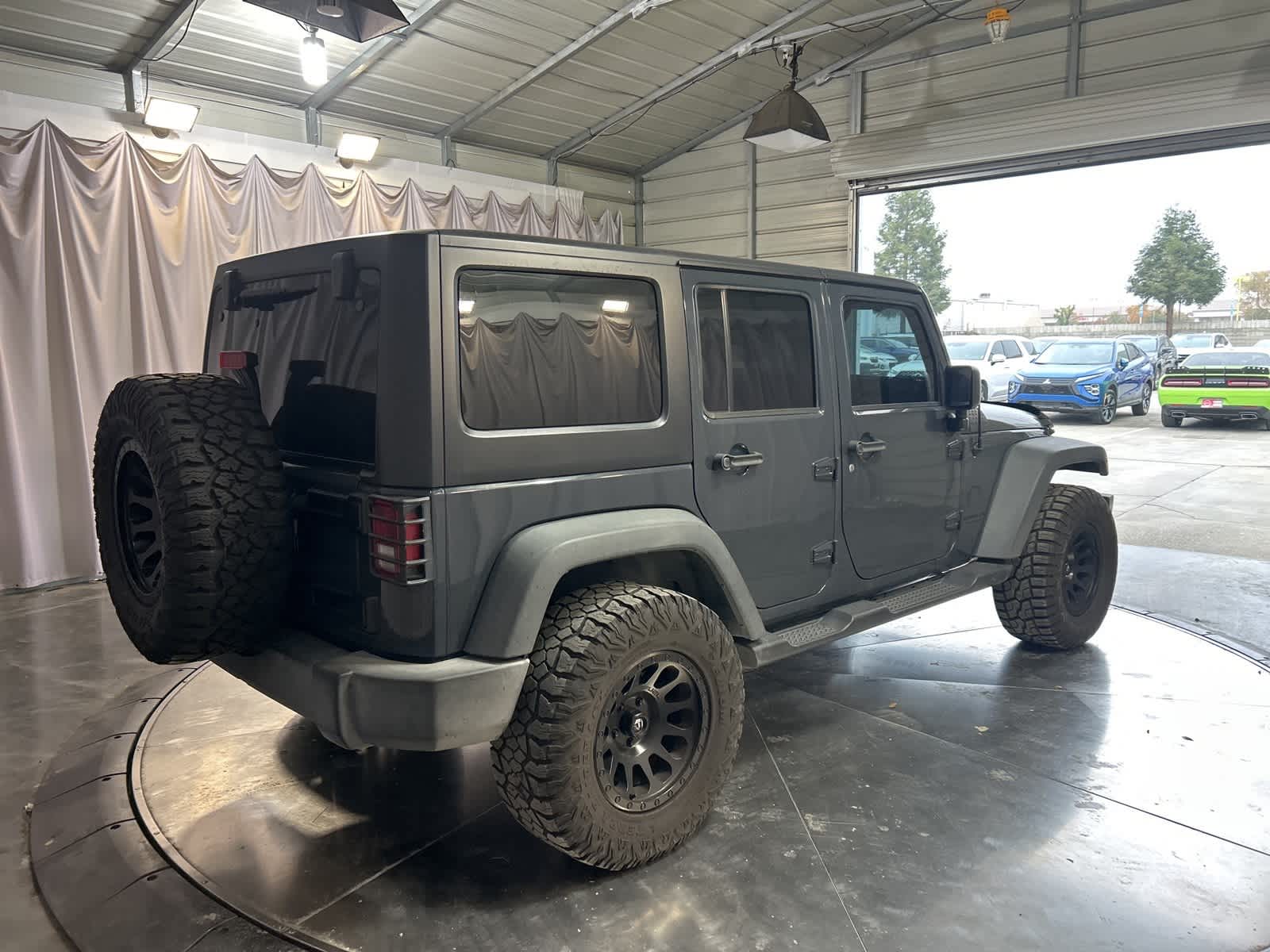 Thumbnail: 2016 Jeep Wrangler - 9