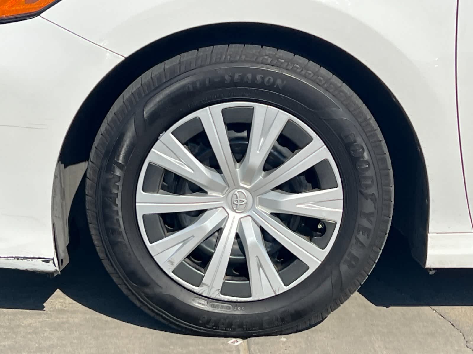 Thumbnail: 2018 Toyota Camry - 25