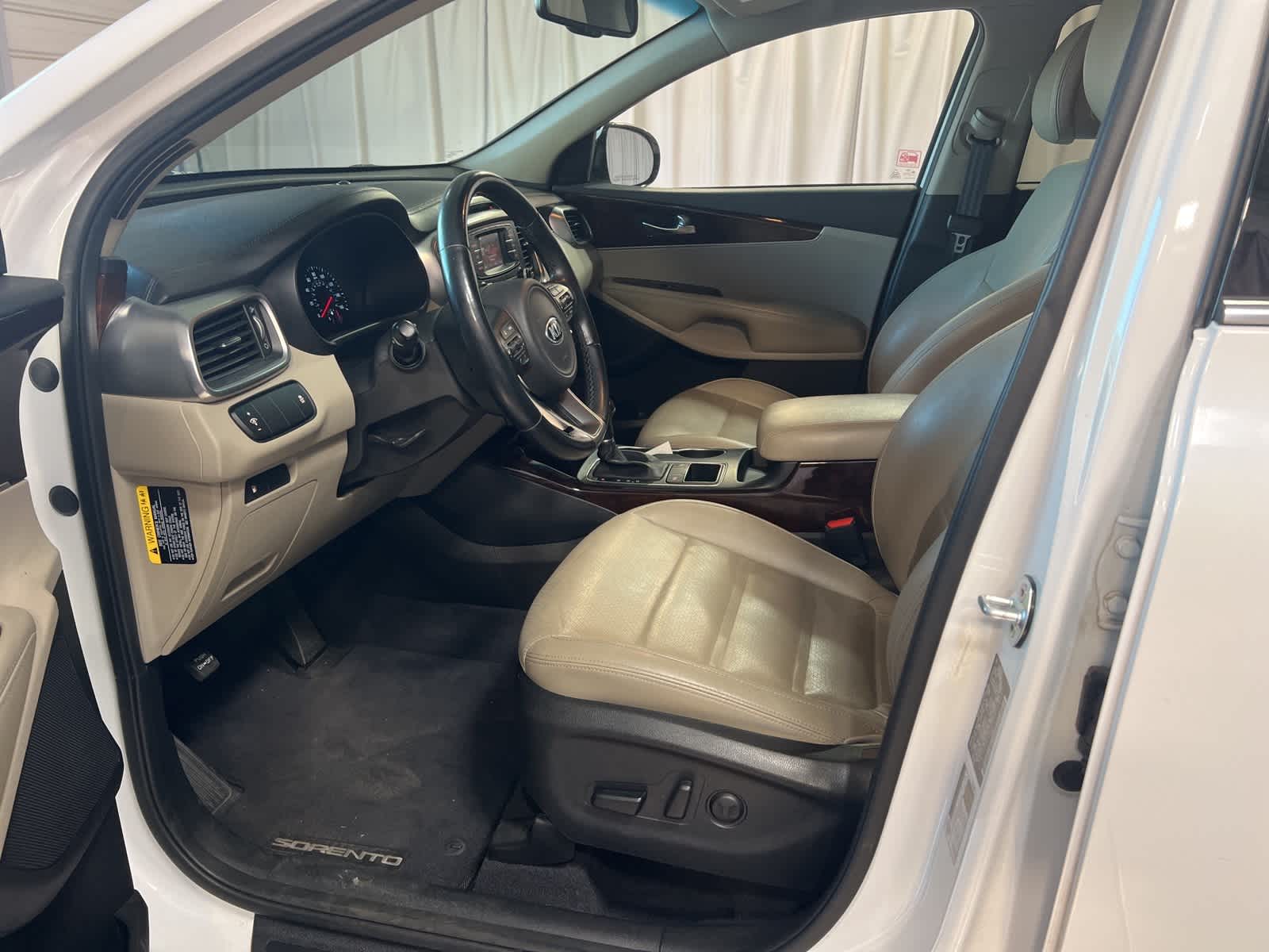 Thumbnail: 2016 Kia Sorento - 21