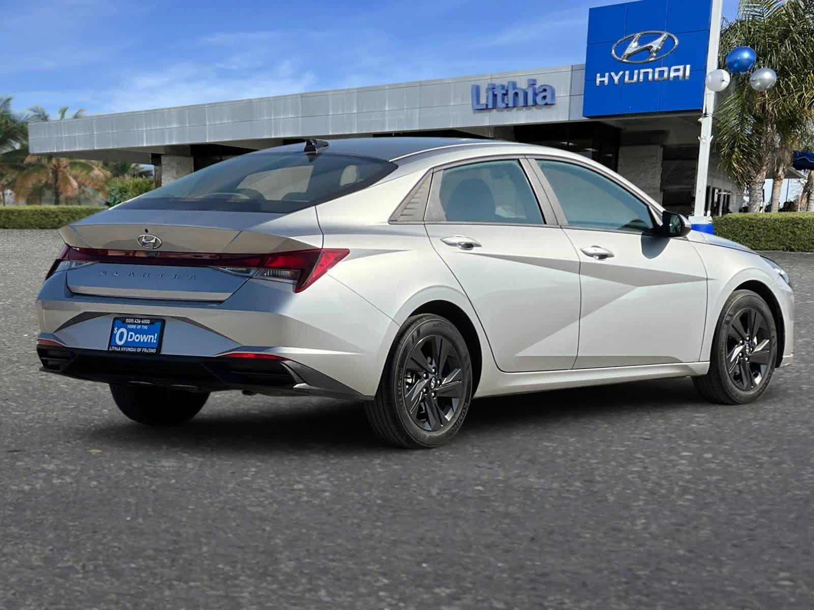 2023 Hyundai Elantra SEL photo 2