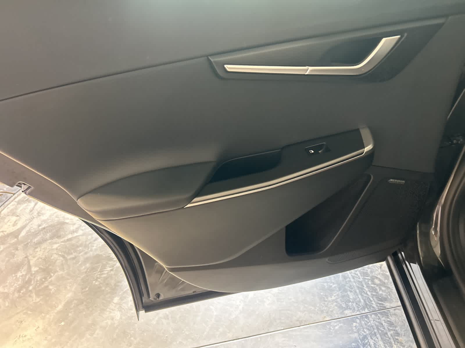 Thumbnail: 2022 Kia EV6 - 17