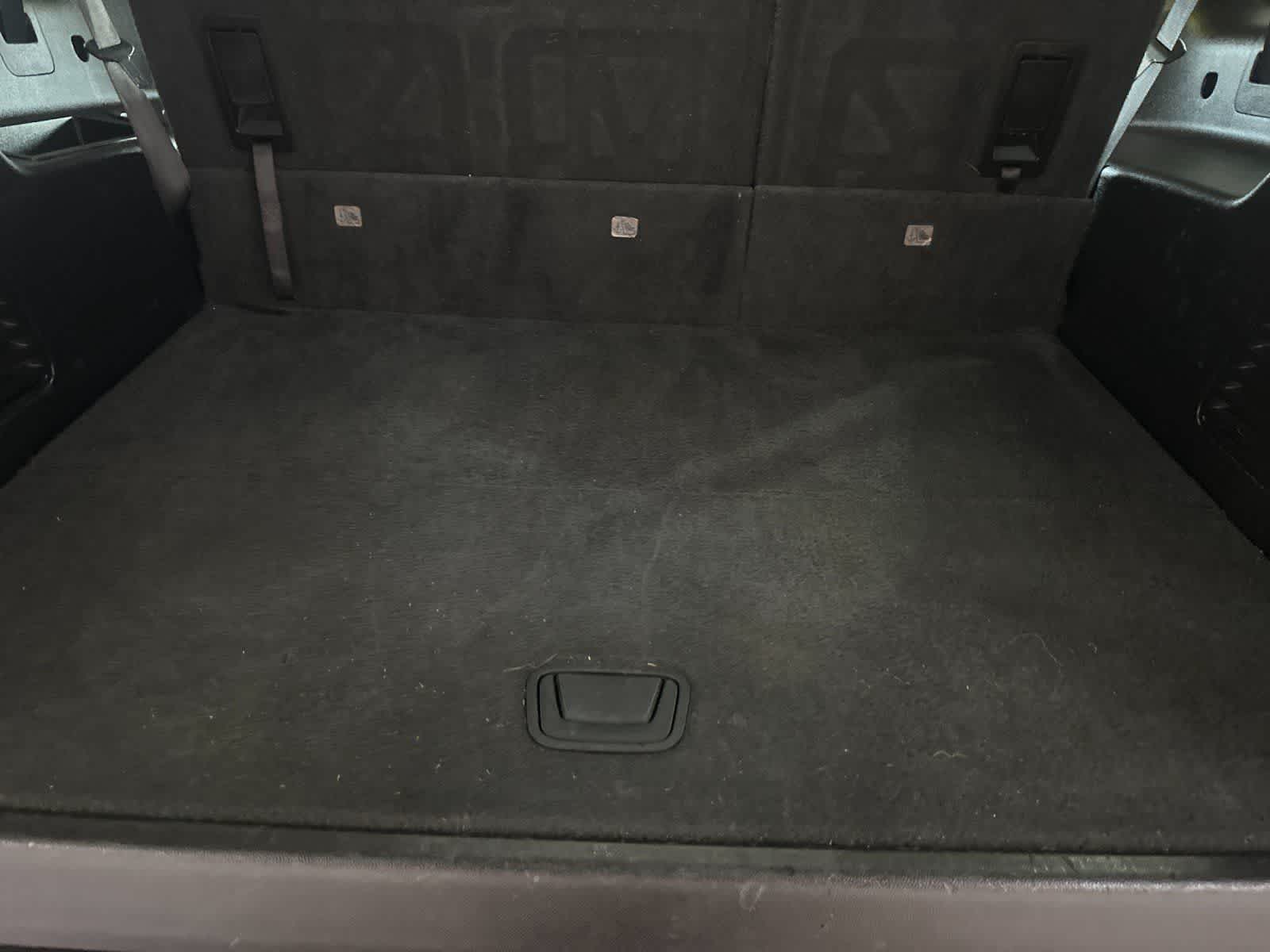 Thumbnail: 2018 GMC Yukon XL - 17