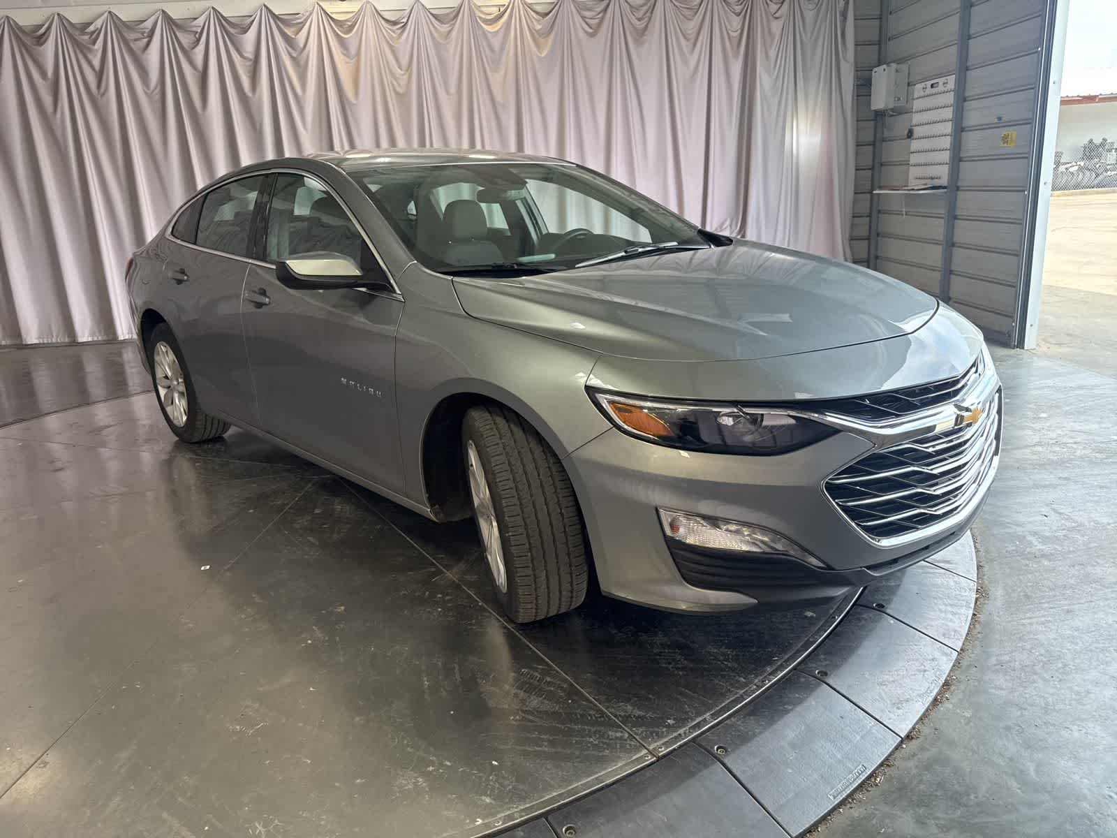 2025 Chevrolet Malibu 1LT photo 2