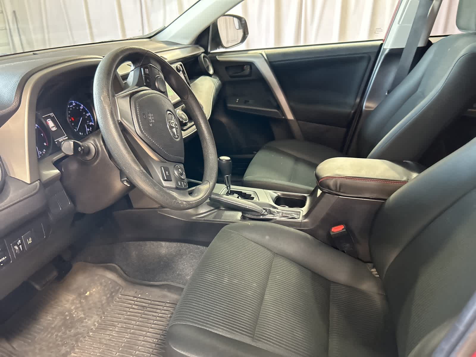 Thumbnail: 2018 Toyota RAV4 - 25