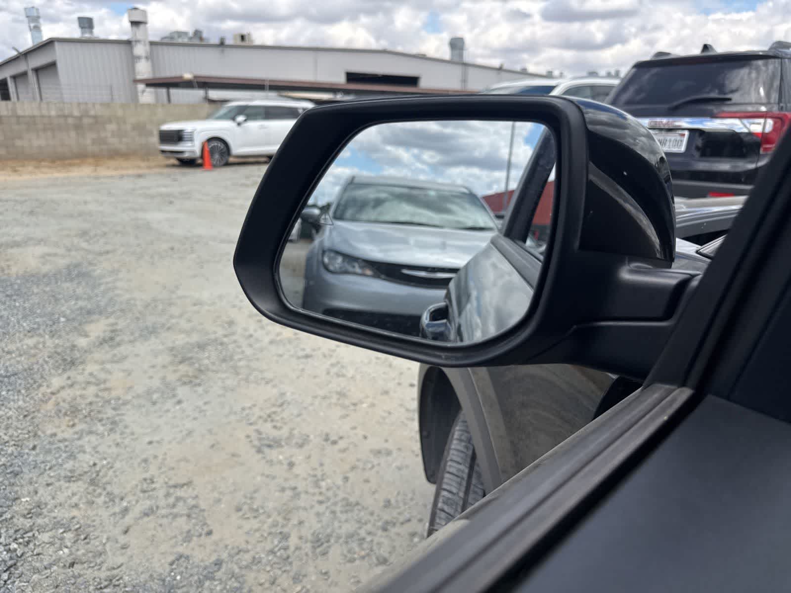 Thumbnail: 2023 Kia Niro - 17