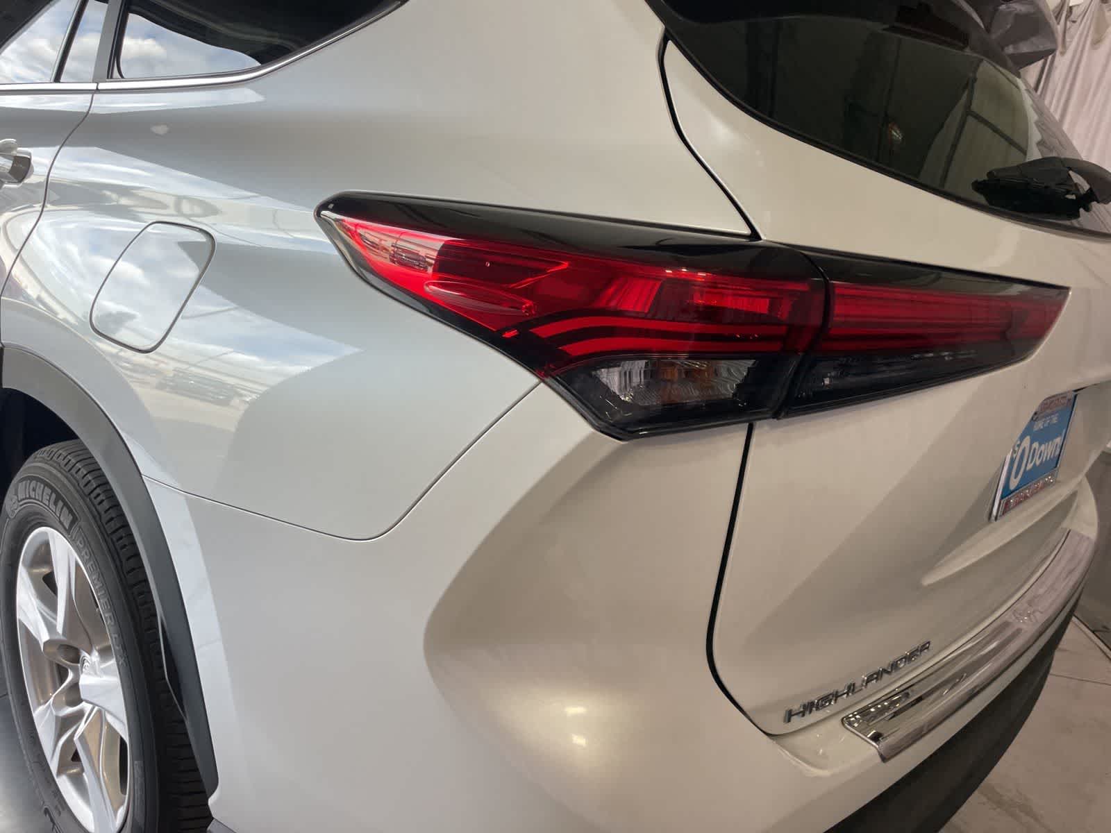 Thumbnail: 2023 Toyota Highlander - 18