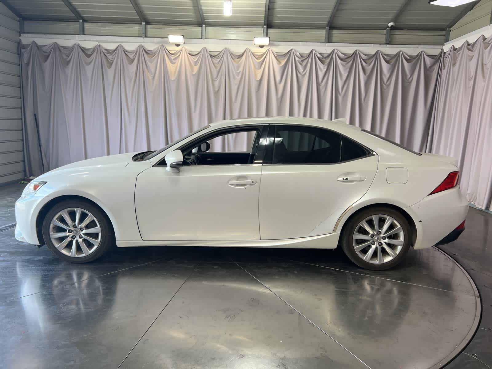 Thumbnail: 2016 Lexus IS - 4