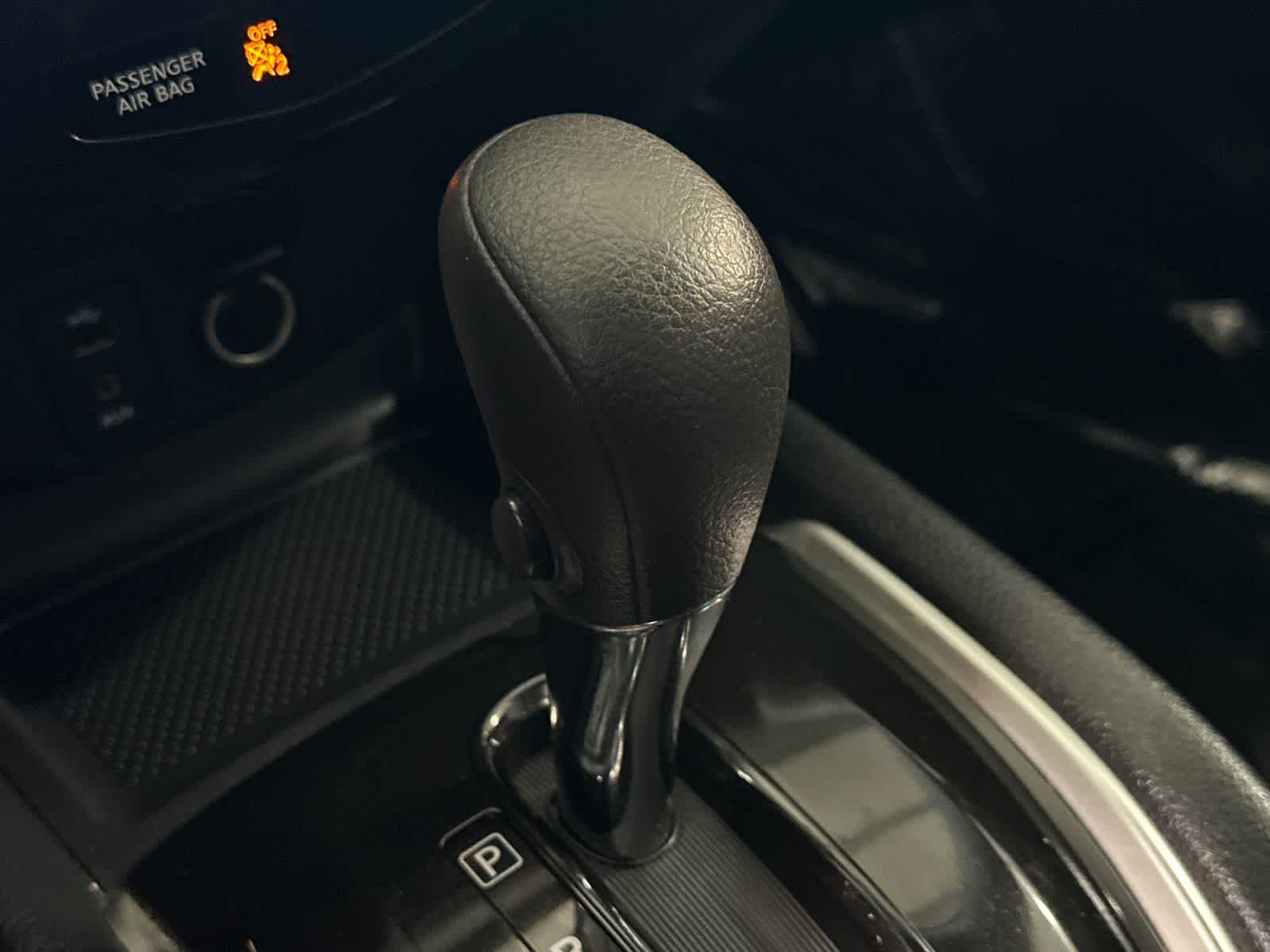 Thumbnail: 2015 Nissan Rogue - 22